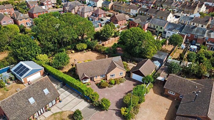 4 Bedroom Detached Bungalow For Sale In Orchard Court, Woodford, NN14