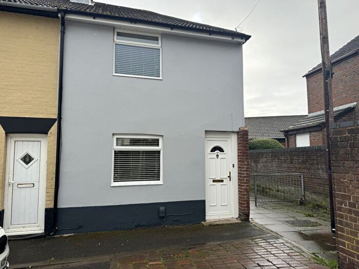 2 Bedroom End Of Terrace House To Rent In Reeds Place, Gosport, Hampshire, PO12