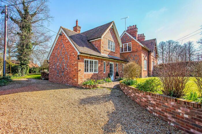 5 Bedroom Semi-Detached House For Sale In Brightwell Baldwin, Watlington, OX49