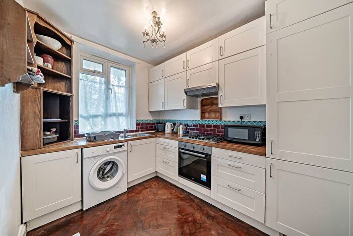 3 Bedroom Flat To Rent In Lancaster Court, Fulham, London, SW6