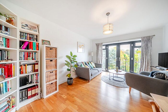 2 Bedroom Flat For Sale In Leigham Court Road, Streatham, London, SW16