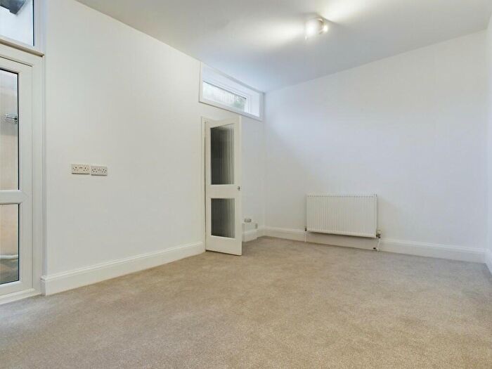 3 Bedroom Terraced House For Sale In Windlesham Avenue, BN1