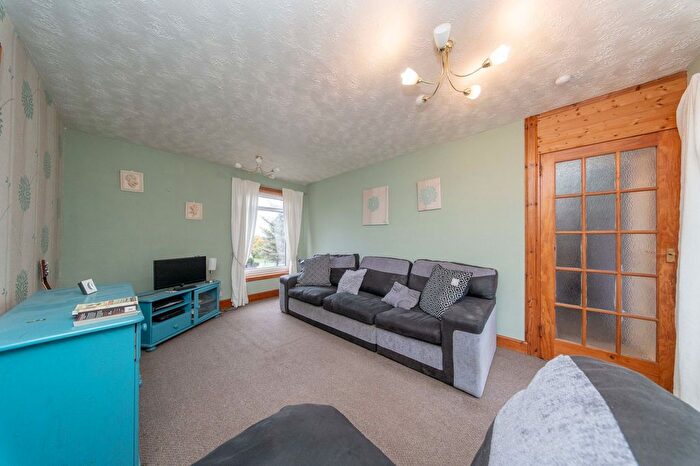 4 Bedroom End Of Terrace House For Sale In Lamont Way, Knightsridge, Livingston, EH54