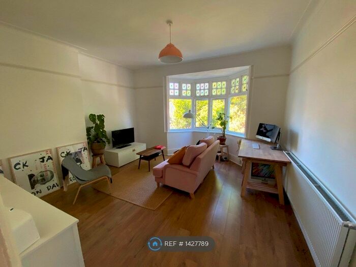 1 Bedroom Flat To Rent In Normanton Road, South Croydon, CR2
