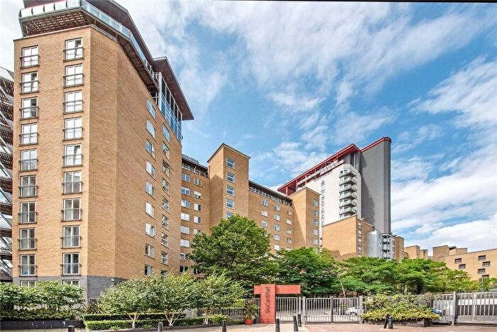 2 Bedroom Flat To Rent In Seacon Tower, Hutchings Street, South Quay, London, Canary Wharf, E14