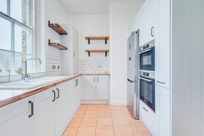 2 Bedroom Flat To Rent In Chapel Road, Southend-On-Sea, SS3