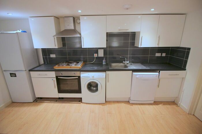 2 Bedroom Flat To Rent In Holbrook Road, London, E15