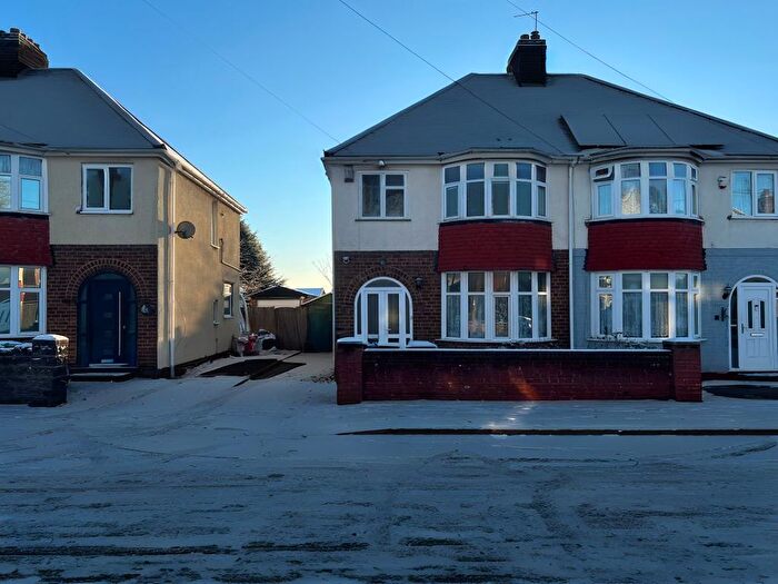 3 Bedroom Semi Detached House For Sale In Victory Avenue, Darlaston, WS10
