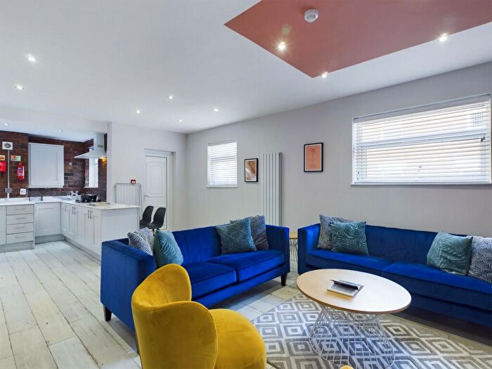 8 Bedroom Flat To Rent In Molyneux Road, Liverpool, L6