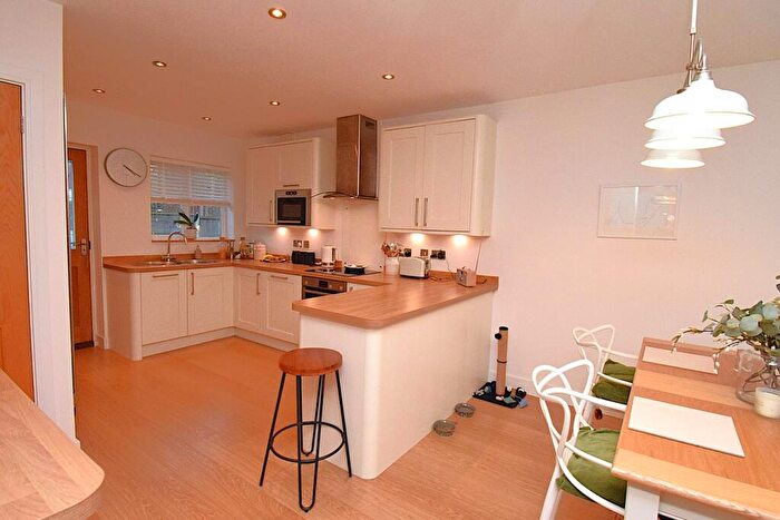 3 Bedroom Chalet For Sale In Cheshunt Close, Meopham, Gravesend, DA13