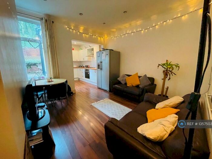 4 Bedroom Terraced House To Rent In Ecclesall Road, Sheffield, S11