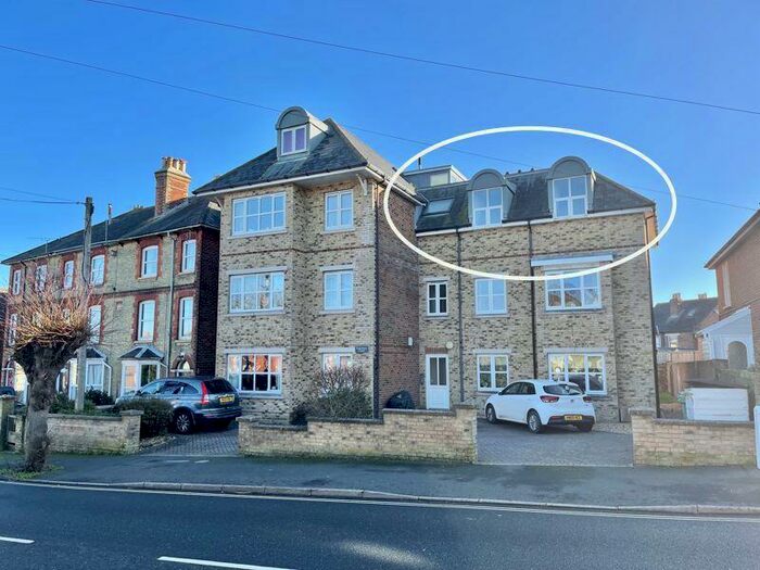 2 Bedroom Flat To Rent In Mill Hill Road, Cowes, PO31