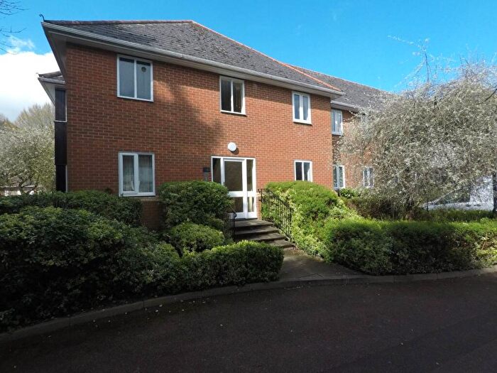 Studio To Rent In Walsingham Close, Hatfield, Hertdfordshire, AL10