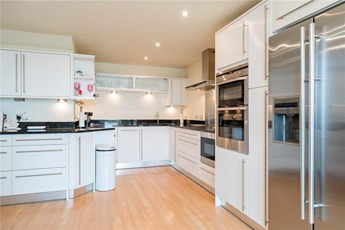 2 Bedroom Flat To Rent In Westgate, Wetherby, West Yorkshire, Uk, LS22