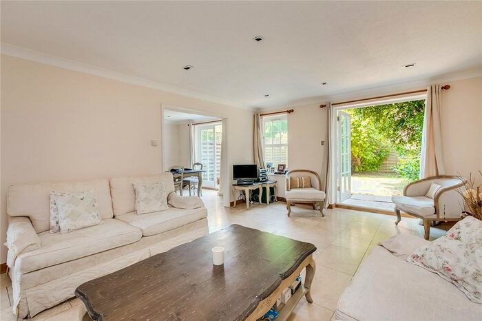 3 Bedroom Terraced House To Rent In Temple Road, Richmond, TW9