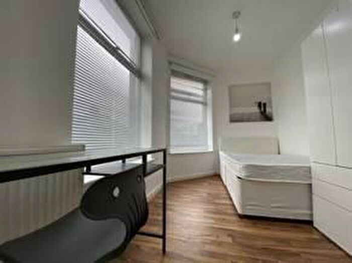 House Of Multiple Occupation To Rent In Letty Street, Cardiff(City), CF24