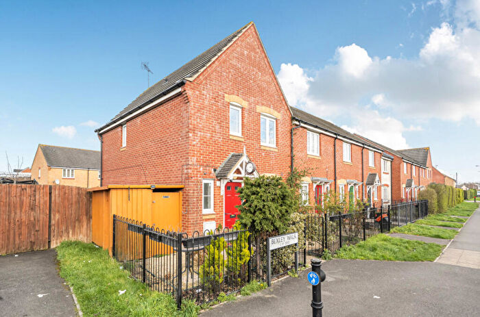 3 Bedroom End Of Terrace House For Sale In Bexley Walk, Swindon, Wiltshire, SN3