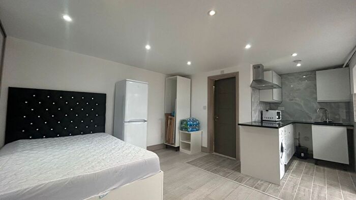 Studio To Rent In Hamilton Road, Hayes, Middlesex, UB3