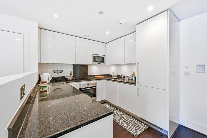 3 Bedroom Flat For Sale In Royal Carriage Mews, Woolwich Riverside, London, SE18