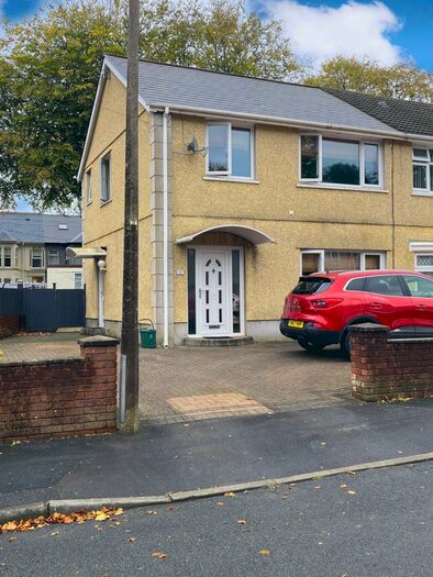 3 Bedroom House To Rent In Llwyncelyn Avenue, Pontarddulais, Swansea, SA4