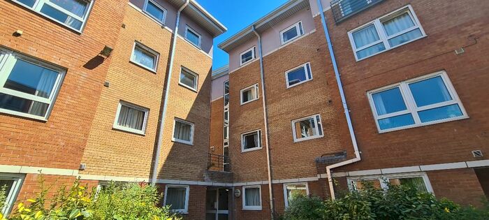 2 Bedroom Flat To Rent In Crown Station Place, Edge Hill, Liverpool, L7