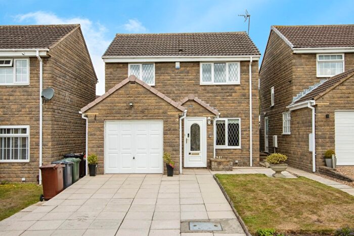 3 Bedroom Detached House For Sale In Westwinn Garth, Leeds, LS14