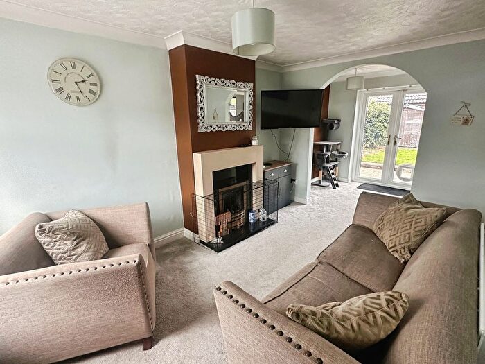 3 Bedroom Semi-Detached House For Sale In Brookside Close, Wolverhampton, WV5