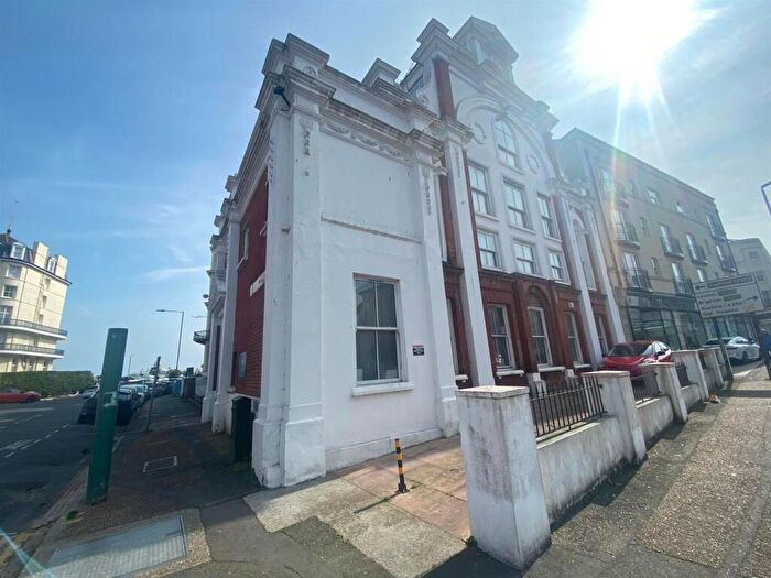 2 Bedroom Flat To Rent In Queens Gardens, Eastbourne, BN21