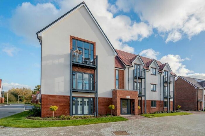 2 Bedroom Flat To Rent In Quiller Avenue, Arborfield Green, RG2