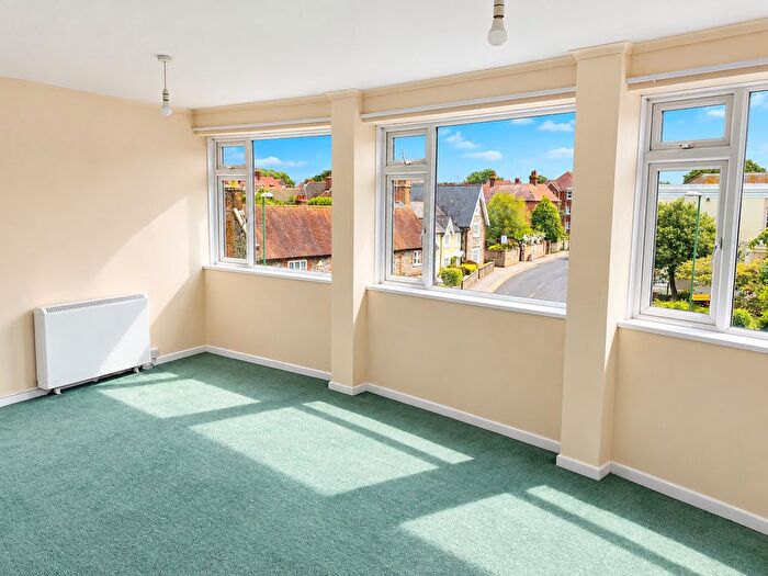 3 Bedroom Flat To Rent In Church Street, Littlehampton, BN17