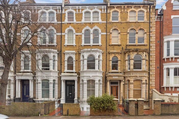2 Bedroom Flat To Rent In Bedford Road, London, SW4