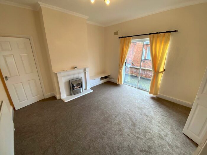 3 Bedroom Flat To Rent In Church Street, Bingham, NG13