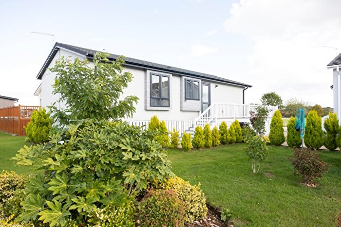 Park Home For Sale In Meadowside Way, Yarwell Mill Country Park, Peterborough, PE8