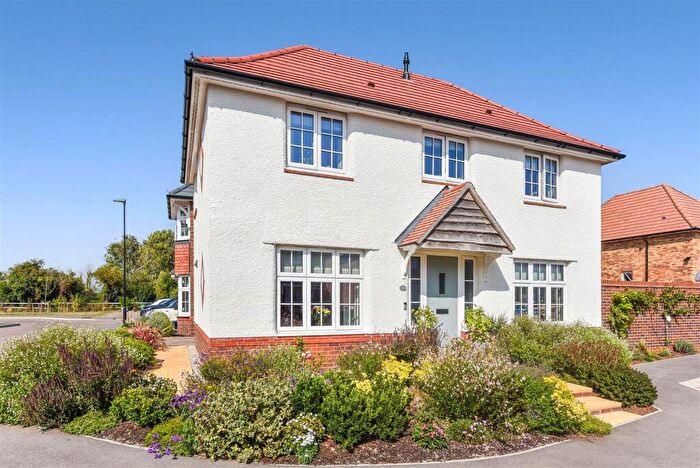 3 Bedroom Detached House For Sale In Horseshoe Way, Yapton, BN18