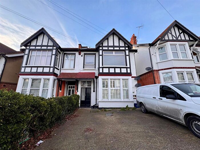 1 Bedroom Flat To Rent In Valkyrie Road, Westcliff-On-Sea, SS0