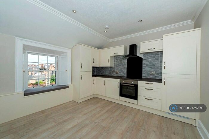 2 Bedroom Flat To Rent In King Street, Perth, PH2