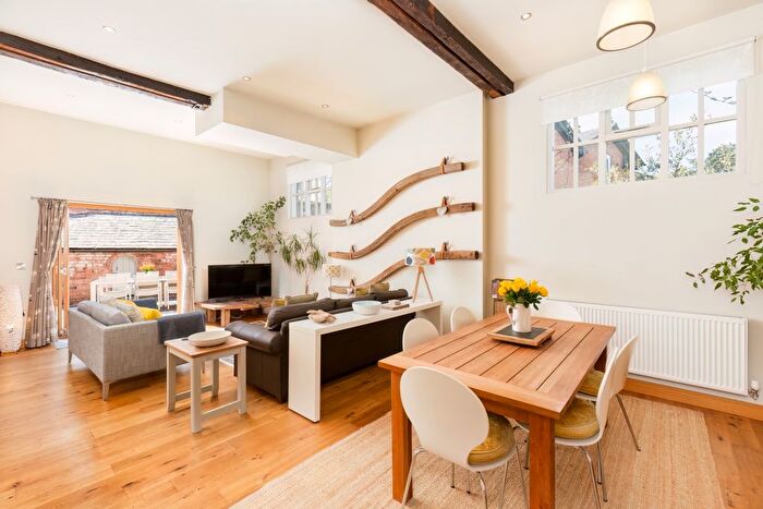 3 Bedroom Semi-Detached House To Rent In Shottery, CV37