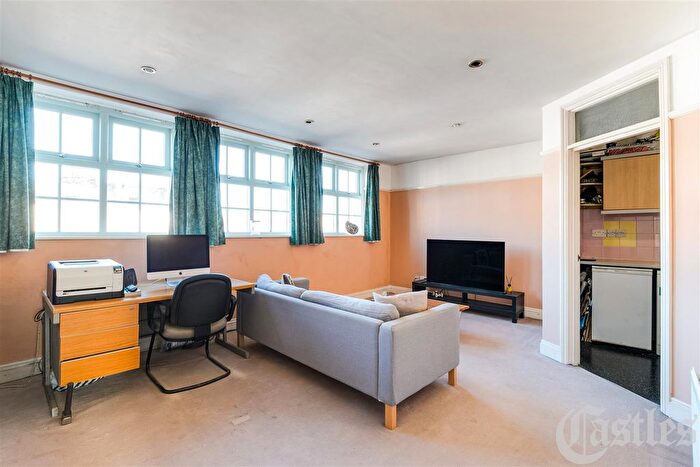 1 Bedroom Flat For Sale In The Strand Building, Urswick Road, E9