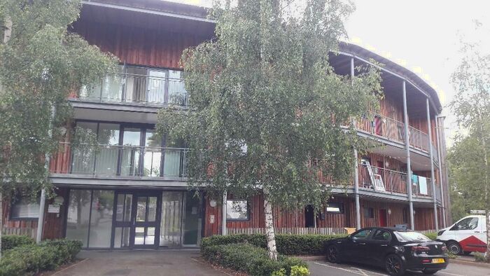 2 Bedroom Flat To Rent In Ridge Close, Huddersfield, West Yorkshire, HD4