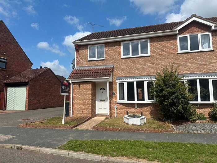 3 Bedroom Semi-Detached House For Sale In Spencer Way, Stowmarket, IP14