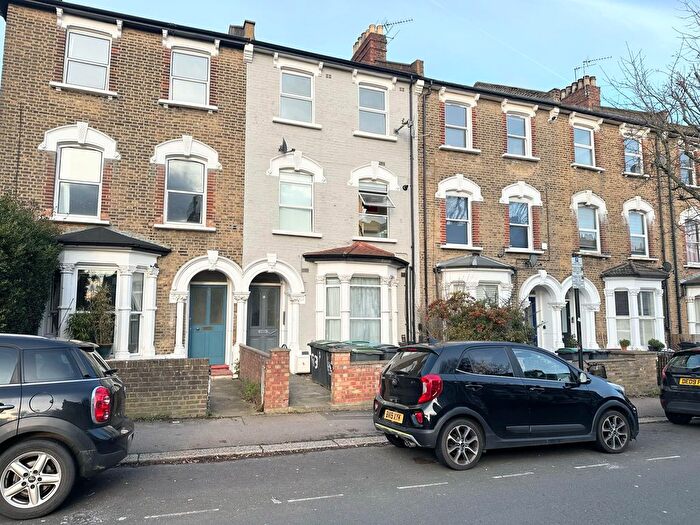 Studio To Rent In Florence Road, Finsbury Park, London, N4
