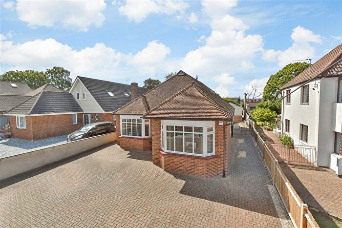 5 Bedroom Chalet For Sale In York Avenue, Walderslade, Chatham, Kent, ME5