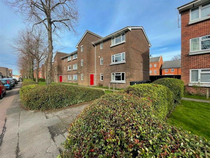 2 Bedroom Flat To Rent In Boundary Road, Newbury, RG14