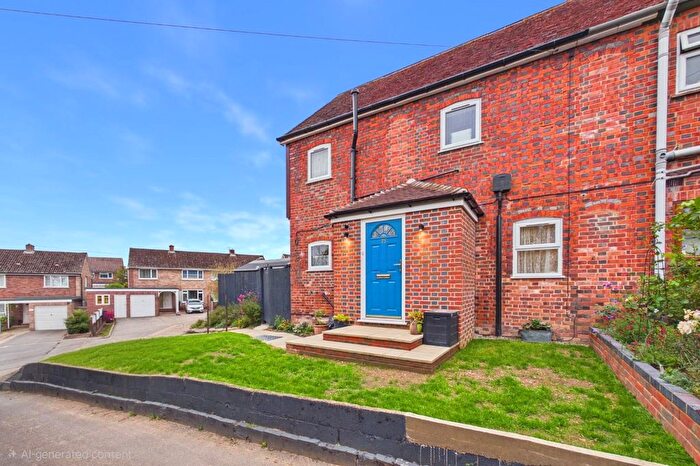 3 Bedroom End Of Terrace House For Sale In Turnpike Road, Newbury, Berkshire, RG14
