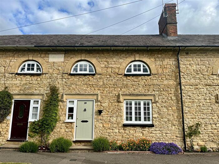 2 Bedroom Cottage For Sale In The Green, Deanshanger, Milton Keynes, MK19