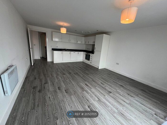 2 Bedroom Flat To Rent In Droylsden, Manchester, M43