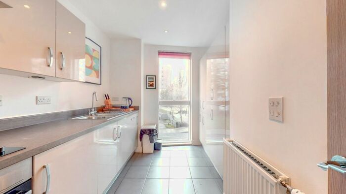 2 Bedroom Flat For Sale In Whiston Road, London, E2