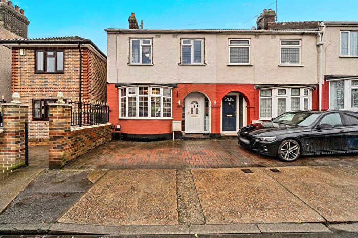 3 Bedroom End Of Terrace House For Sale In Bingham Road, Strood, Rochester, Kent., ME2