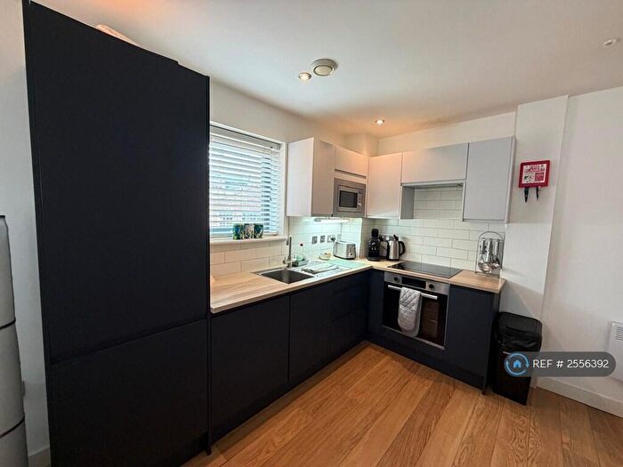 2 Bedroom Flat To Rent In Waterloo Court, Leeds, LS10