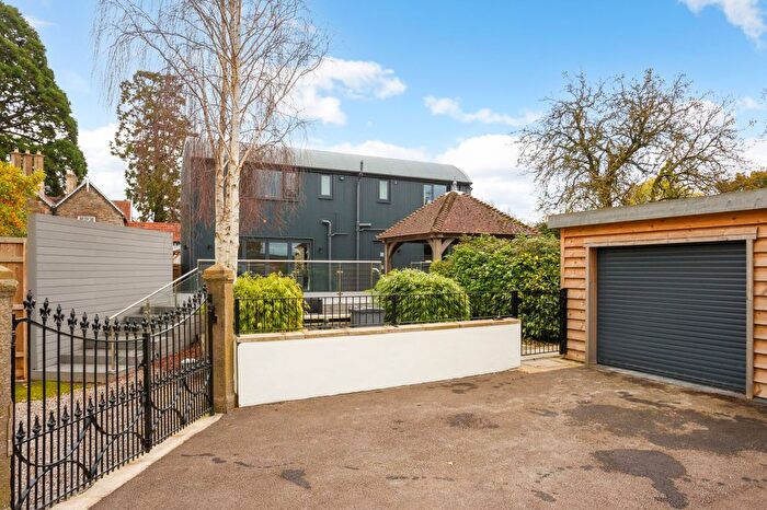 4 Bedroom Barn Conversion For Sale In Rockhampton Hill, Rockhampton, GL13